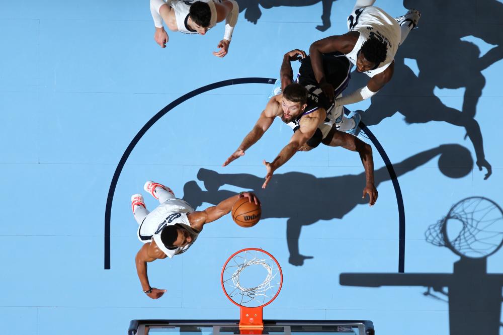 铜墙铁壁般 铜墙铁壁般