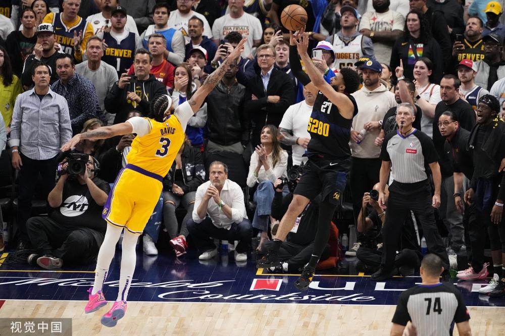 他用实际行 他用实际行